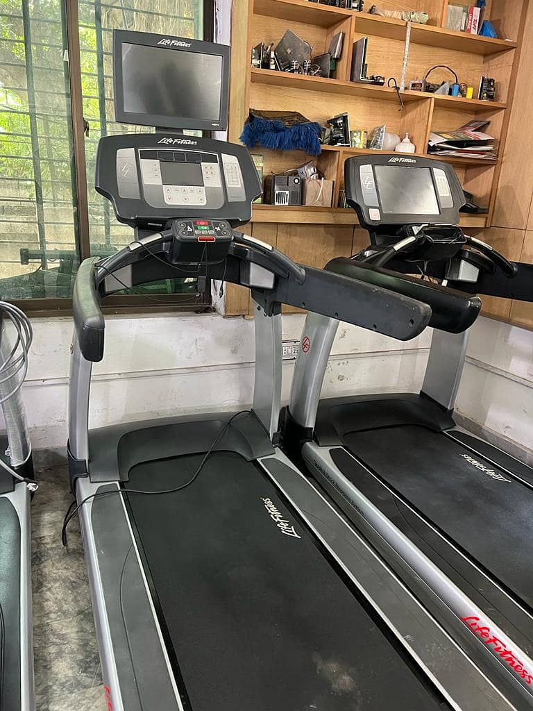 Treadmill Life fitness USA American Brand Refurbished Available 16