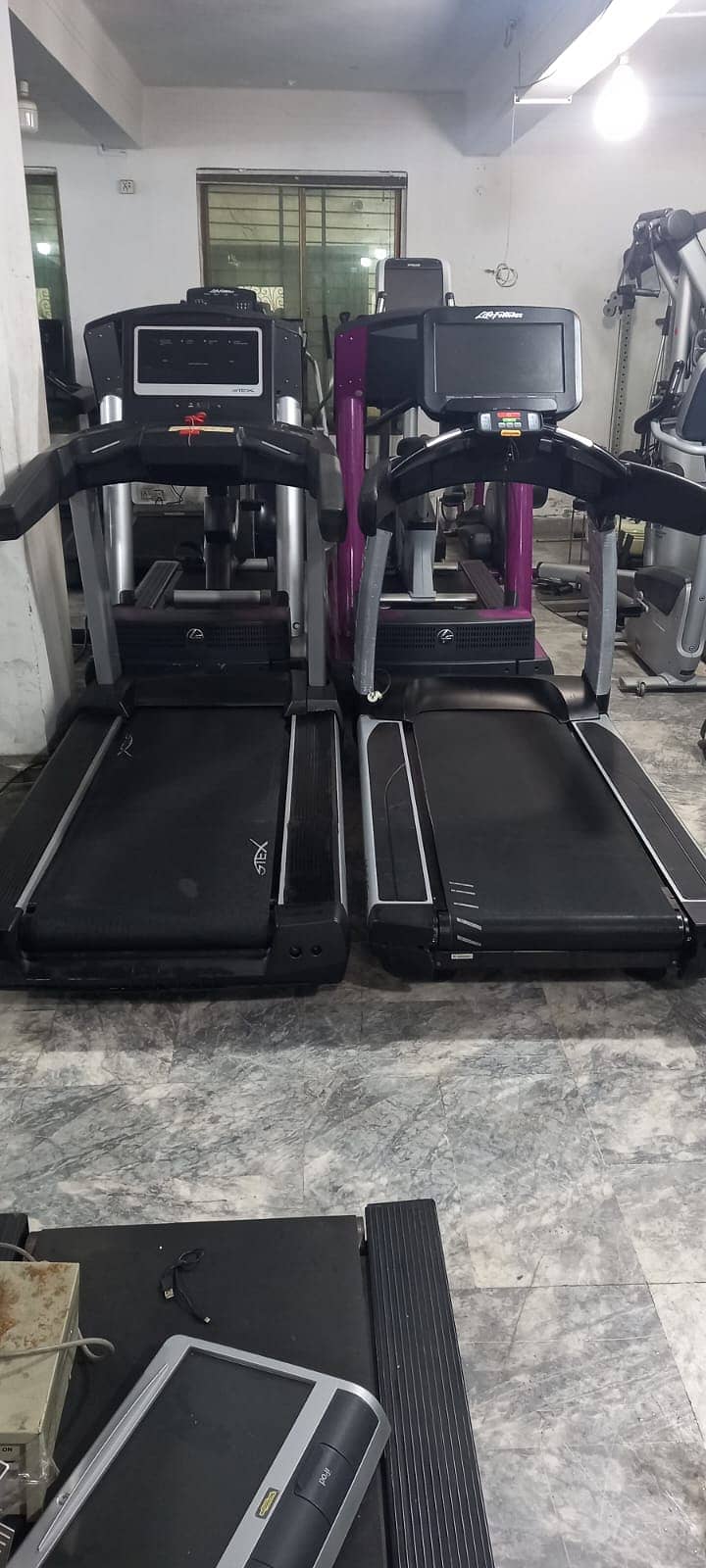 Treadmill Life fitness USA American Brand Refurbished Available 17