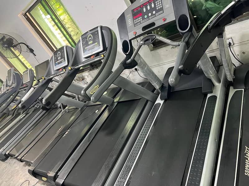 Treadmill Life fitness USA American Brand Refurbished Available 19