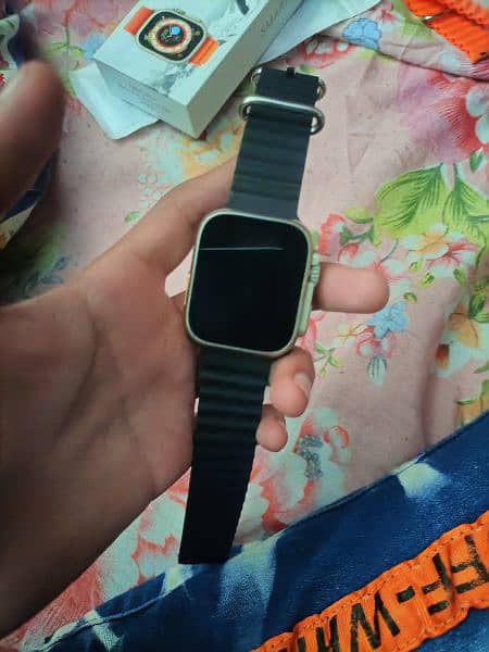 Smartwatch With Two Straps 1