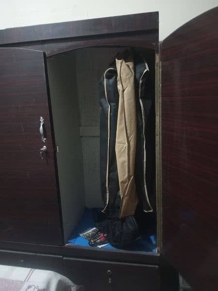 Wooden Wardrobe/Cupboard in Good Condition for Urgent Sale 2