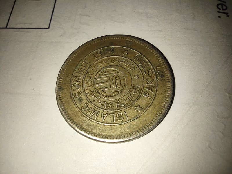 1977 Pakistani old comorative coin of 1 rupees in fresh condition 3