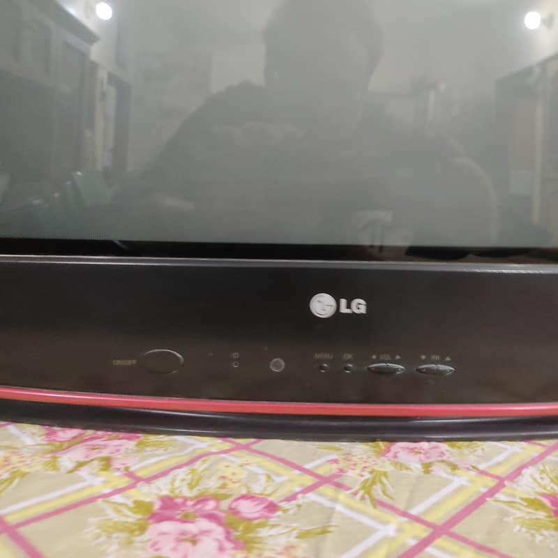 LG Tv Golden Eye with 1600 Automatic Stabilizer 5