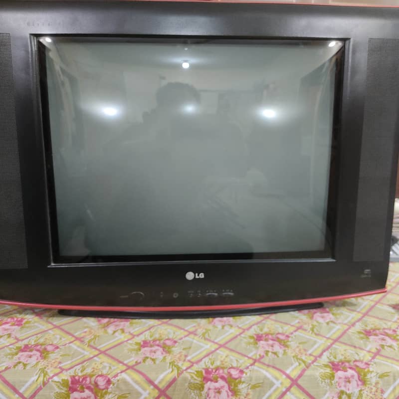 LG Tv Golden Eye with 1600 Automatic Stabilizer 6
