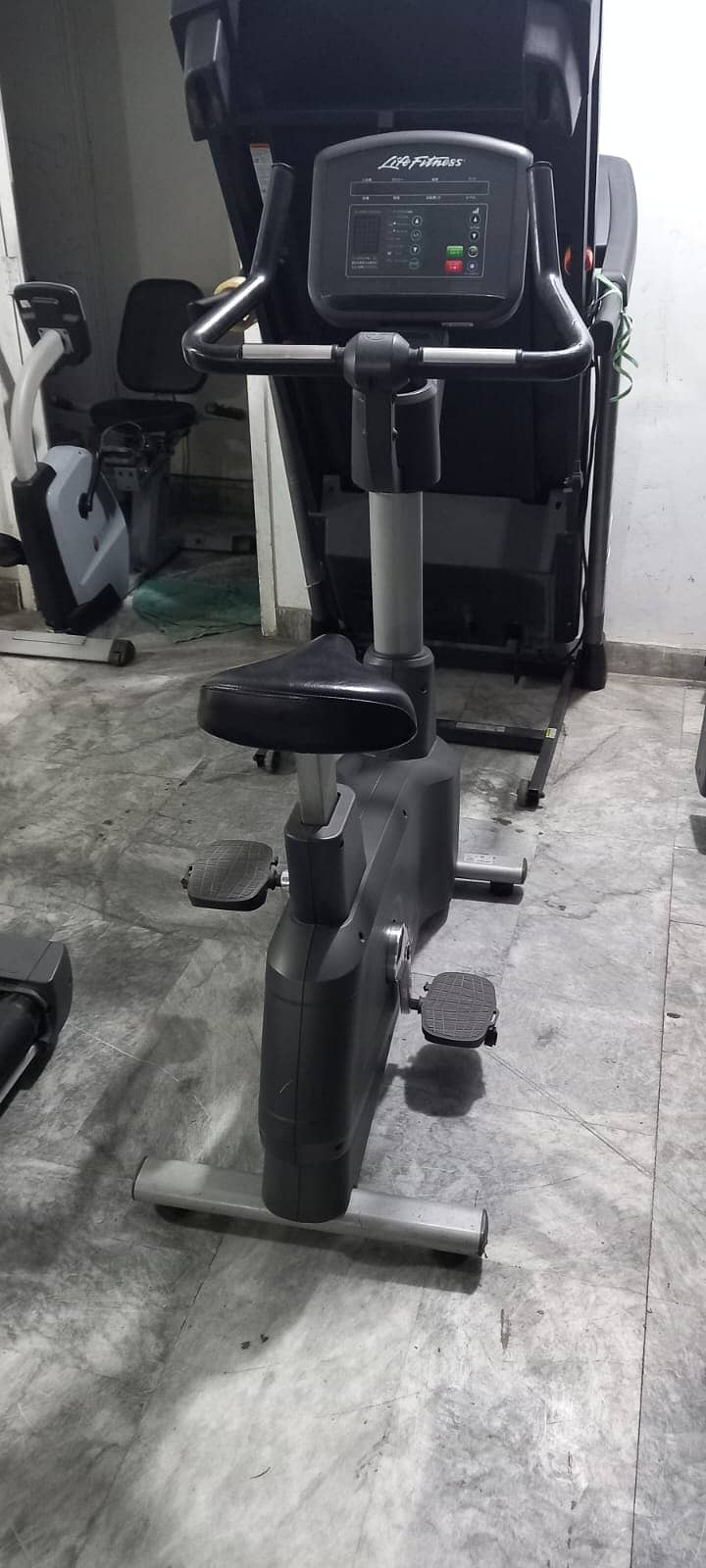Life Fitness treadmill | elliptical | spin bike | dumbbell rod plate 4