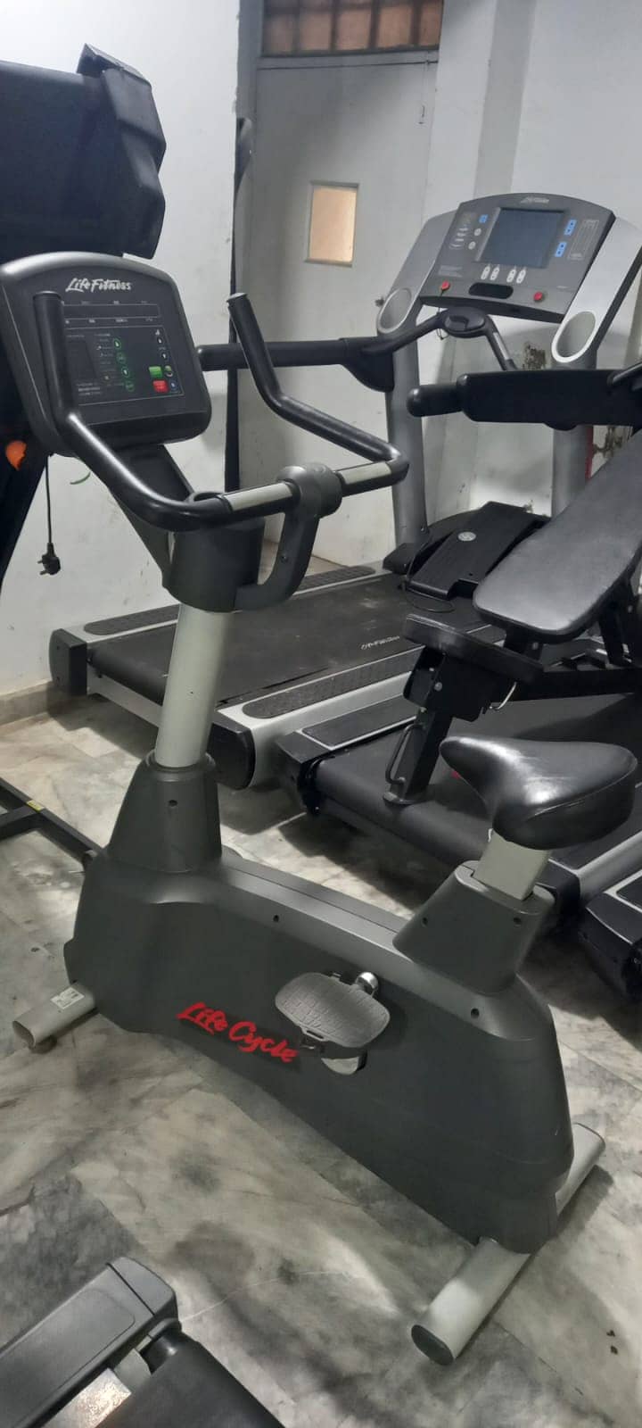 Life Fitness treadmill | elliptical | spin bike | dumbbell rod plate 5