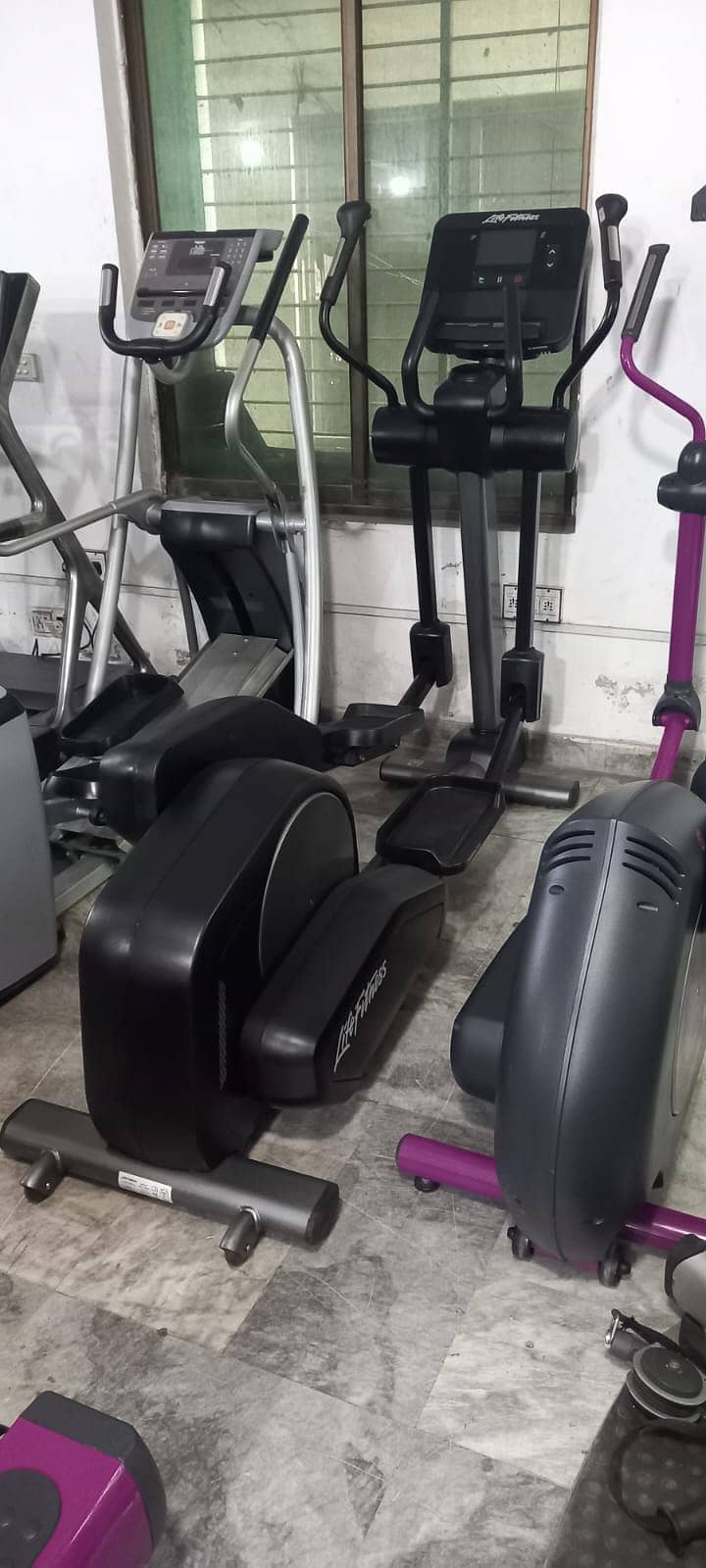 Life Fitness treadmill | elliptical | spin bike | dumbbell rod plate 9