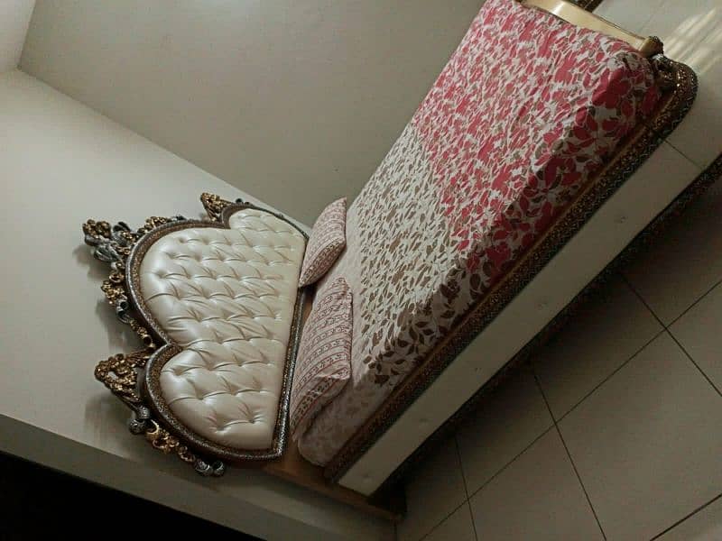 Bed set  with dresser 3