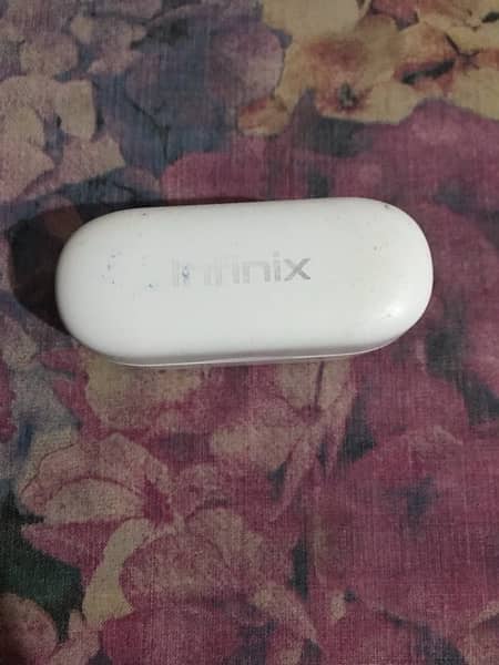 Infinix iRocker XE15 Earbud & Tecno Hi-pods H2 with Single airbud only 7