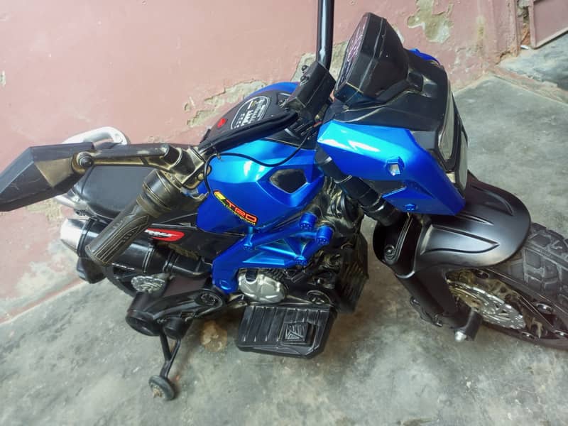 charging bike exciletar race rabar tair sound system condition clean 1