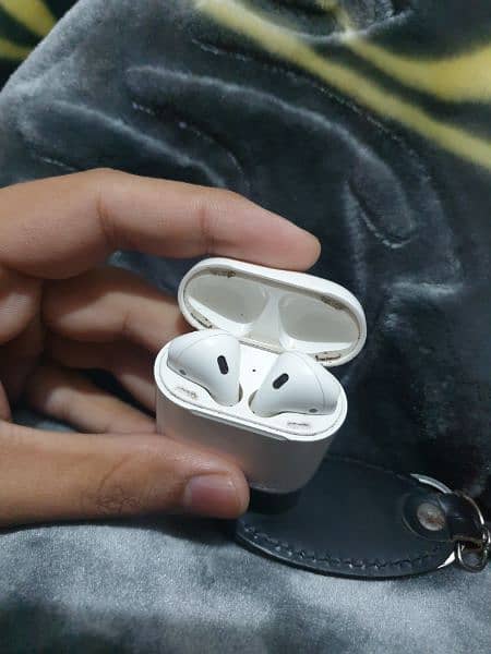Apple Airpords Gen 2 for sale 2
