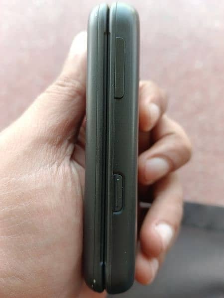 Nokia 2660 Flip 0