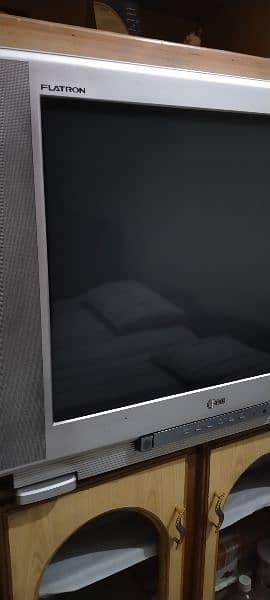 28 inch LG flatron tv for urgent sale 6