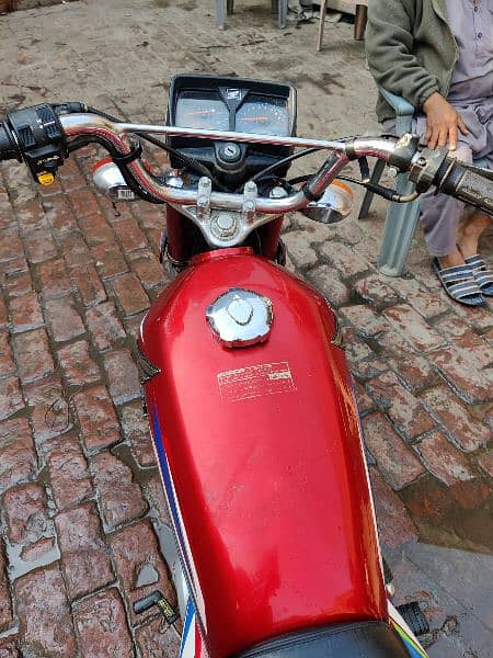 Honda 125 2022 model red colour 2