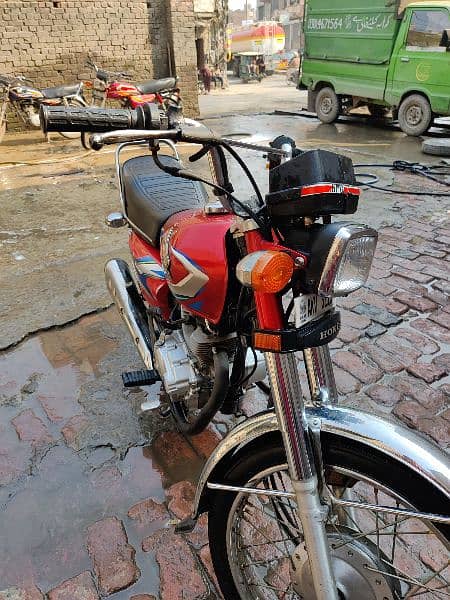 Honda 125 2022 model red colour 3