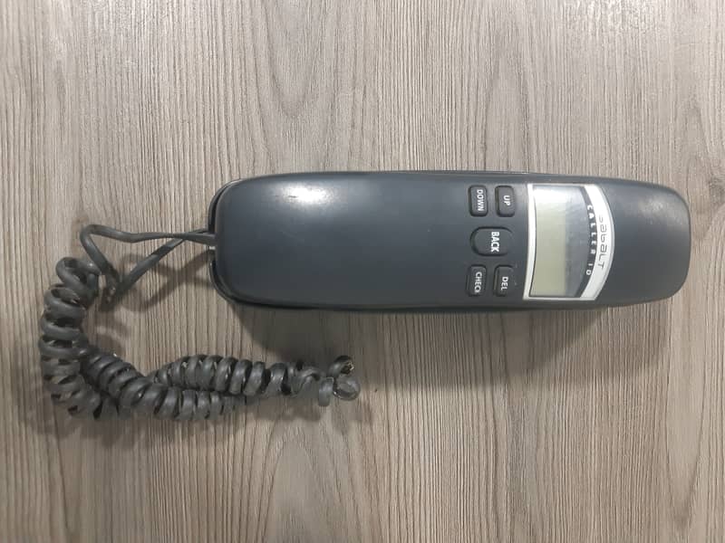 Used corded phones in very good condition 1