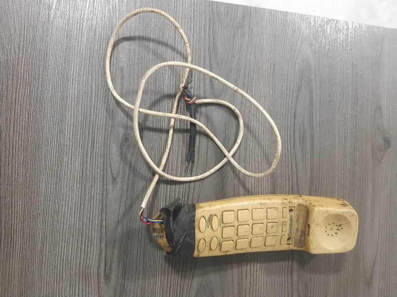 Used corded phones in very good condition 5