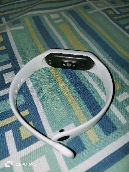 MI band 4 for sale in excellent condition 3