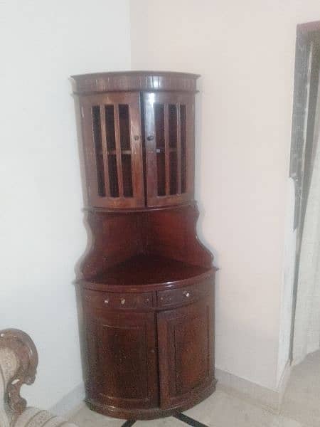 Antique style corner with pure wood in good condition. 1