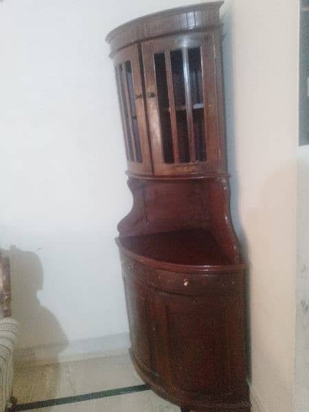 Antique style corner with pure wood in good condition. 2