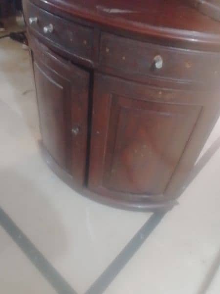 Antique style corner with pure wood in good condition. 4