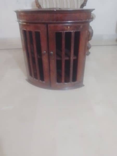 Antique style corner with pure wood in good condition. 6