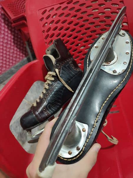VTG Sherbrooke Approved  Armor Clad Cut Proof Skates 10 Canada Maden 3