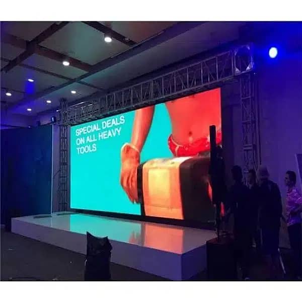 SMD Outdoor Display Screens 4K / INDOOR STANDEE DISPLAY P-4 MM 2