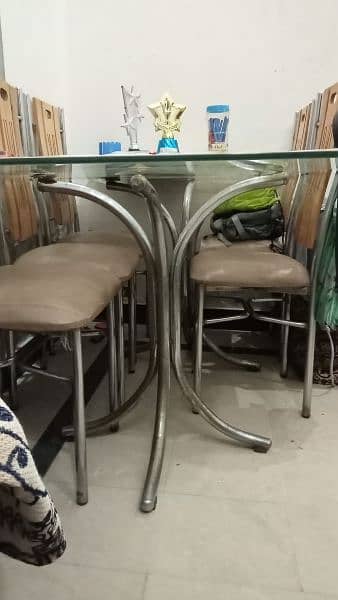 Table glass with chairs 3