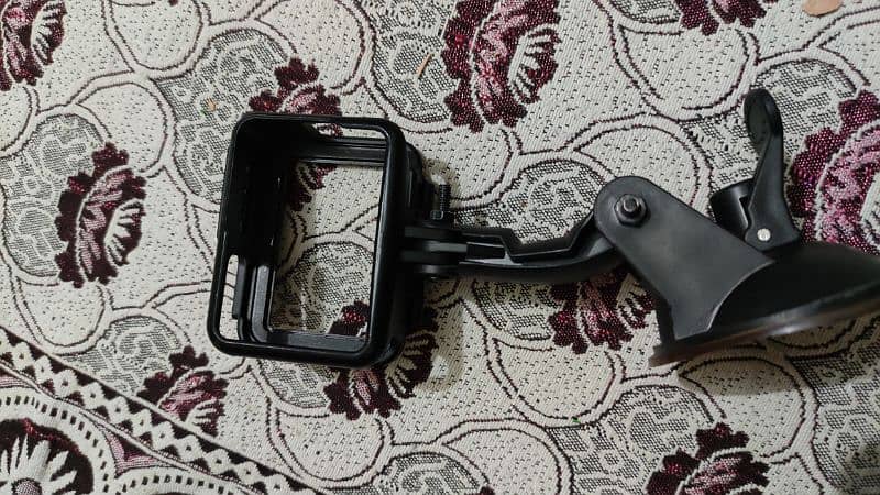 Go pro hero 7 black. 4