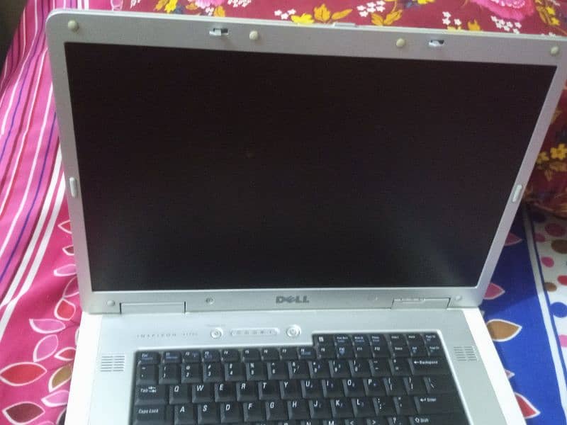 Dell c2d laptop 2gb ram 260 gb hdd 17 inch hd display 4