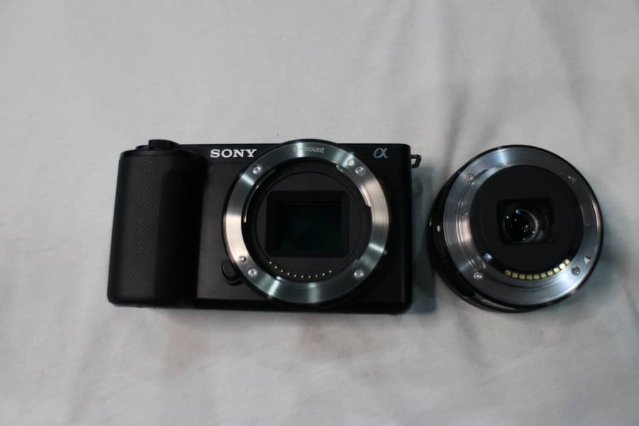 Sony ZV E-10 with 16-50 OSS Lens kit (Mint Condition) 9