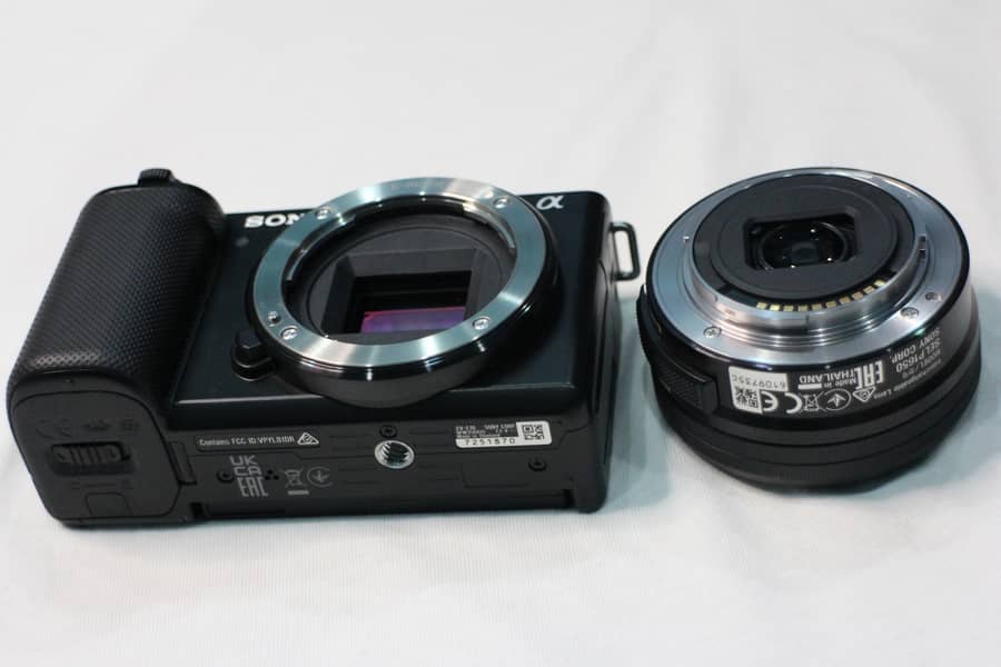 Sony ZV E-10 with 16-50 OSS Lens kit (Mint Condition) 10