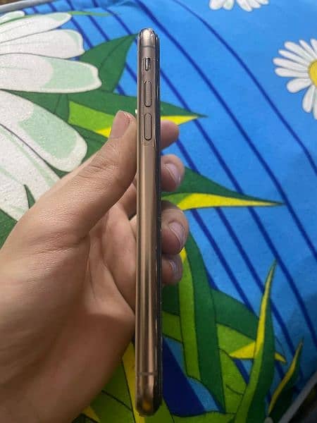 iphone xs,non PTA, factory unlock,64gb,gold color, battery health 77 3