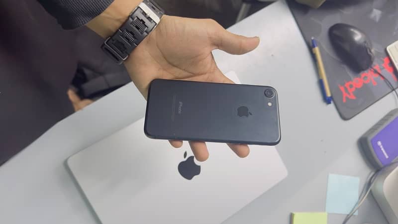 iPhone 7 Unboxing: Jet Black vs Matte Black! 