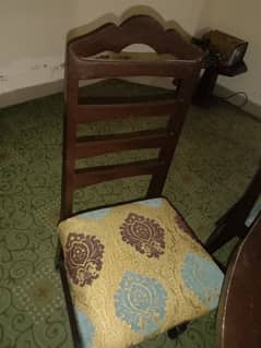Beautiful Dining Table with 6 chairs