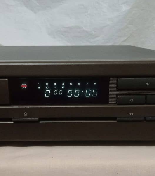 musical instruments luxman CD player like amplifier denon akai jbl kef 4