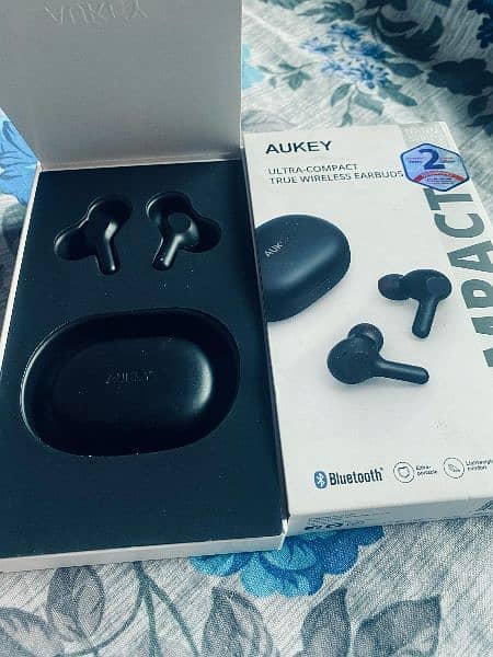 Aukey Ultra Compact True Wireless EarBuds 1