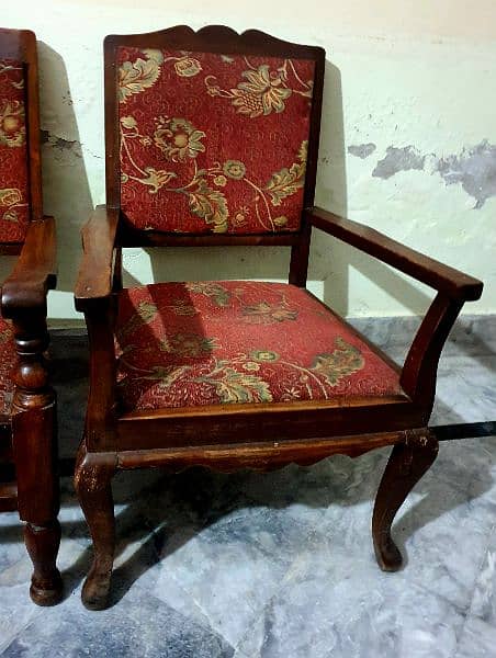 Old chairs with genuine strong wood 0