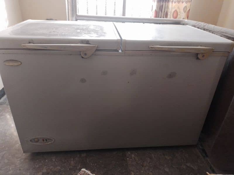 waves deep Freezer full size running condition Used at home urgnt sale 0