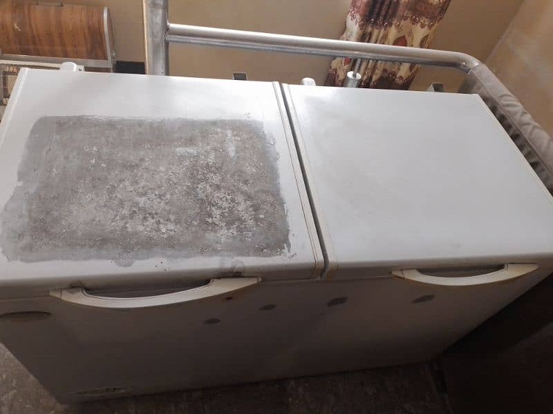 waves deep Freezer full size running condition Used at home urgnt sale 1
