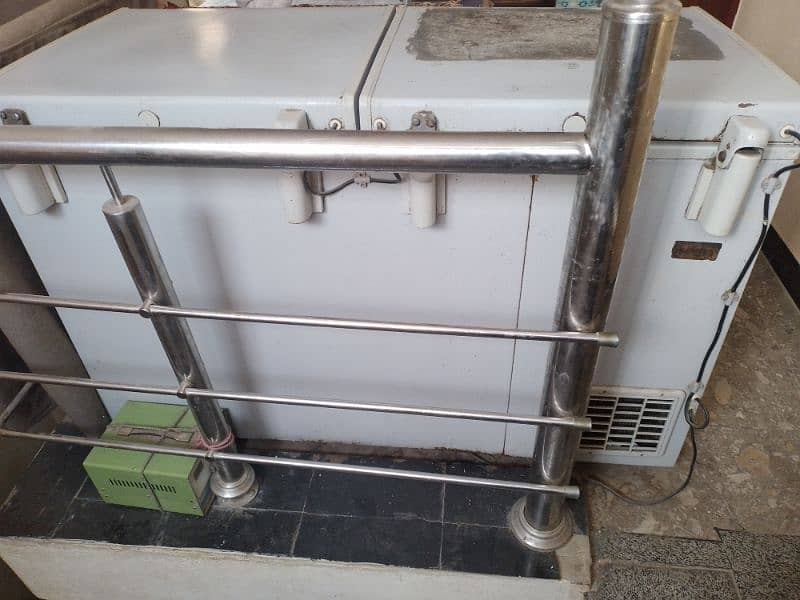 waves deep Freezer full size running condition Used at home urgnt sale 3