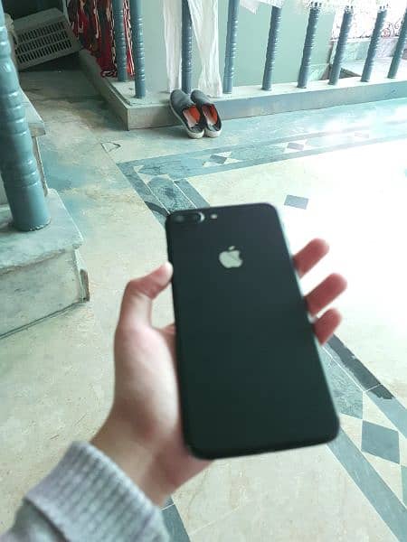 iPhone 8+ 4