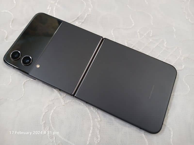 Samsung Z  flip 4 non pta for sale 1