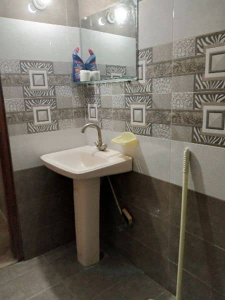 beautiful furnished room available on rent for jobian male 8