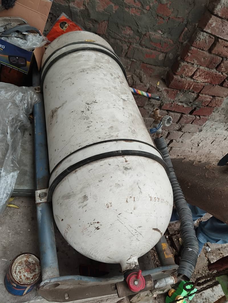 Orignal CNG cylinder with fixing ramp and with LPG kit 0