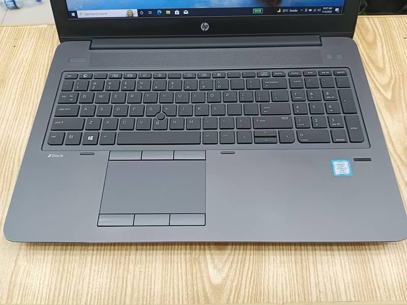 Hp Zbook 15 G3 workstaion Corei7-6820HQ with Nvidia dedicated graphics 2