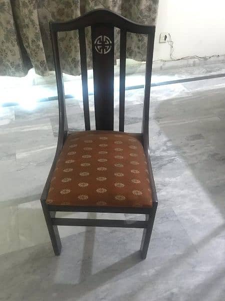 Dining Table With 6 Chairs.  Fixed Price 1
