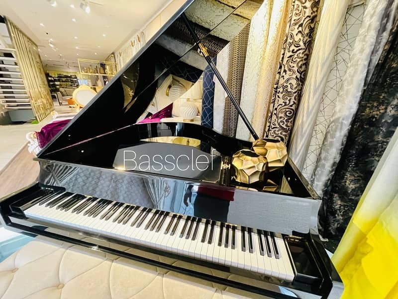 Bassclef Grand Piano / sofa / rug / pool table / keyboards 0