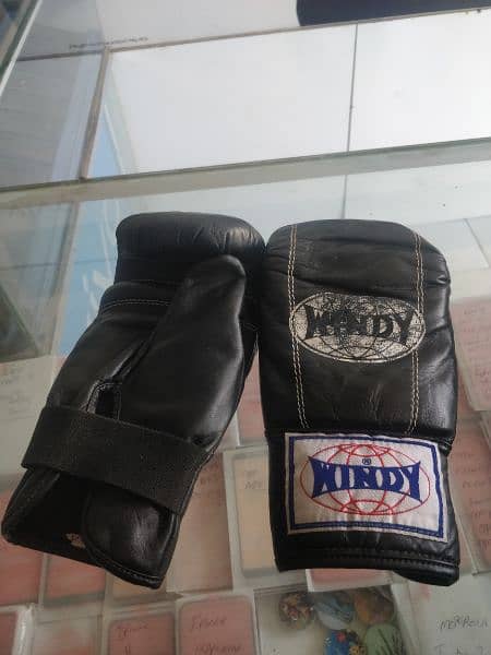 Gloves Ideal for Muay Thai, boxing, kickboxing, MMA. 2